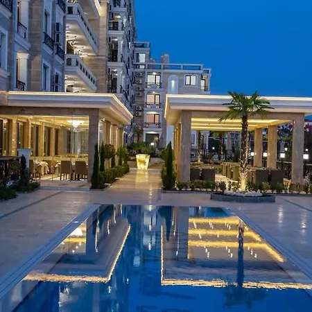 In The Luxury Onyx Apartment *