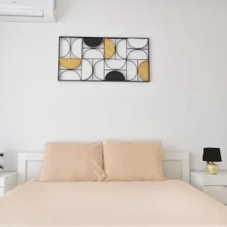 In The Luxury Onyx Apartment